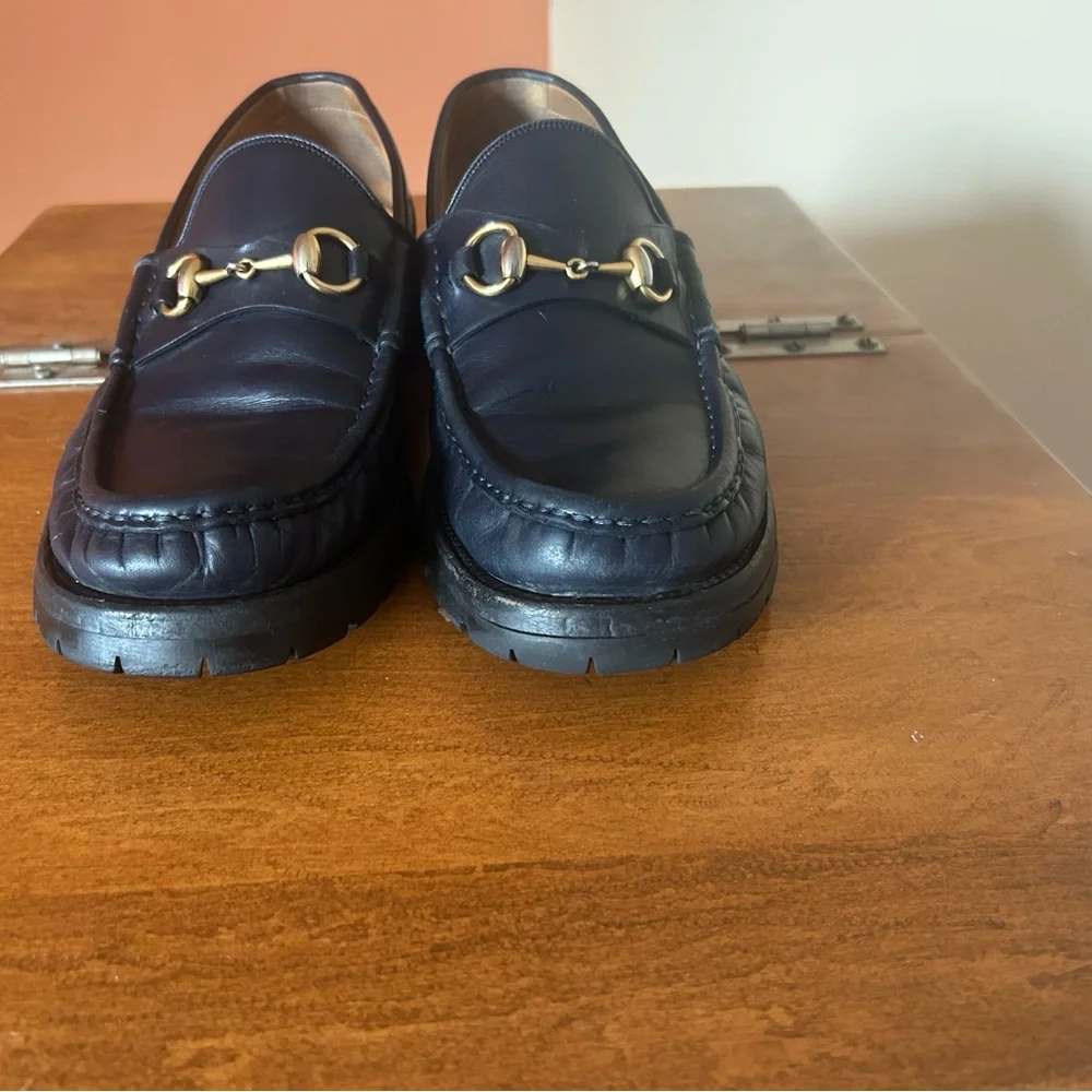 GUCCI men’s navy blue Horsebit leather loafers